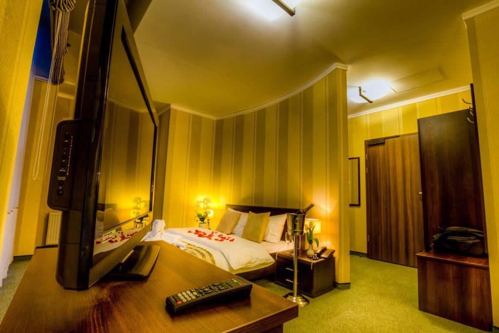 Aviator Hotel Restauracja & Spa Pabianice Ngoại thất bức ảnh