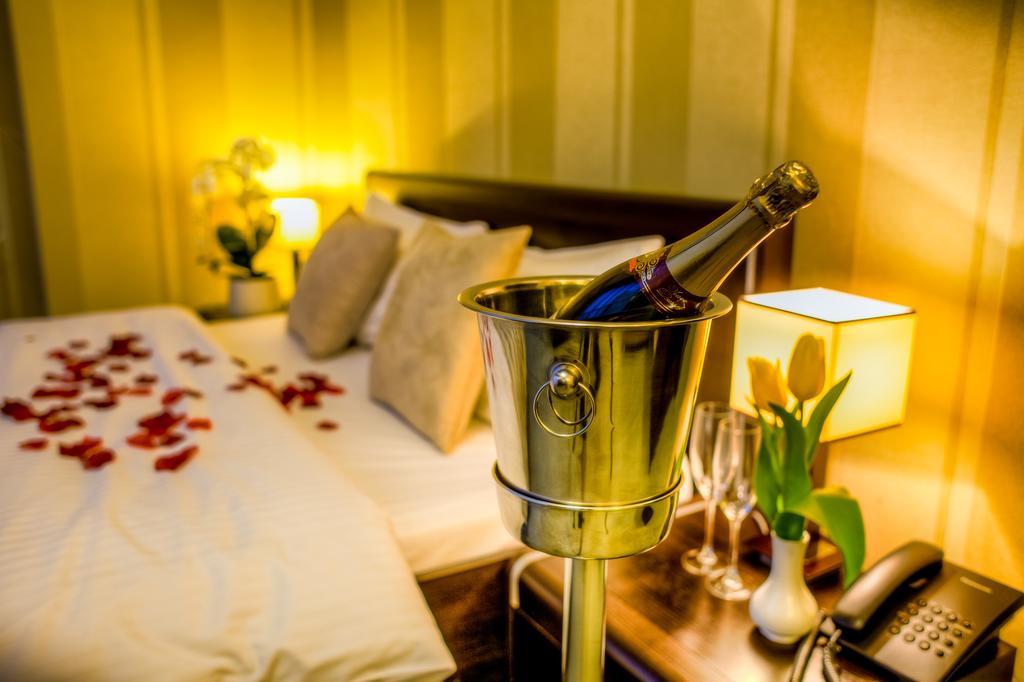 Aviator Hotel Restauracja & Spa Pabianice Ngoại thất bức ảnh